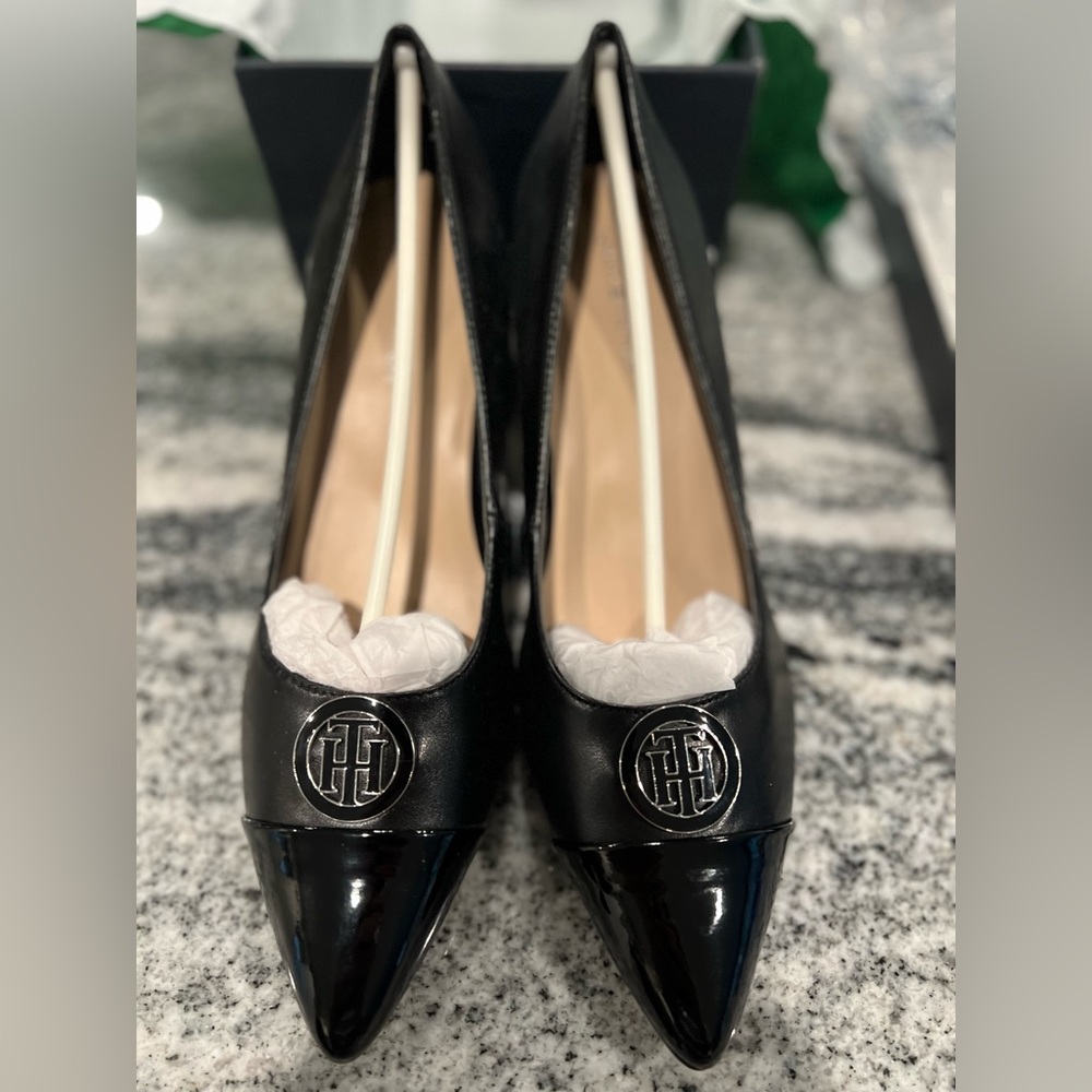 NEW Tommy Hilfiger pumps size 8.5  black leather